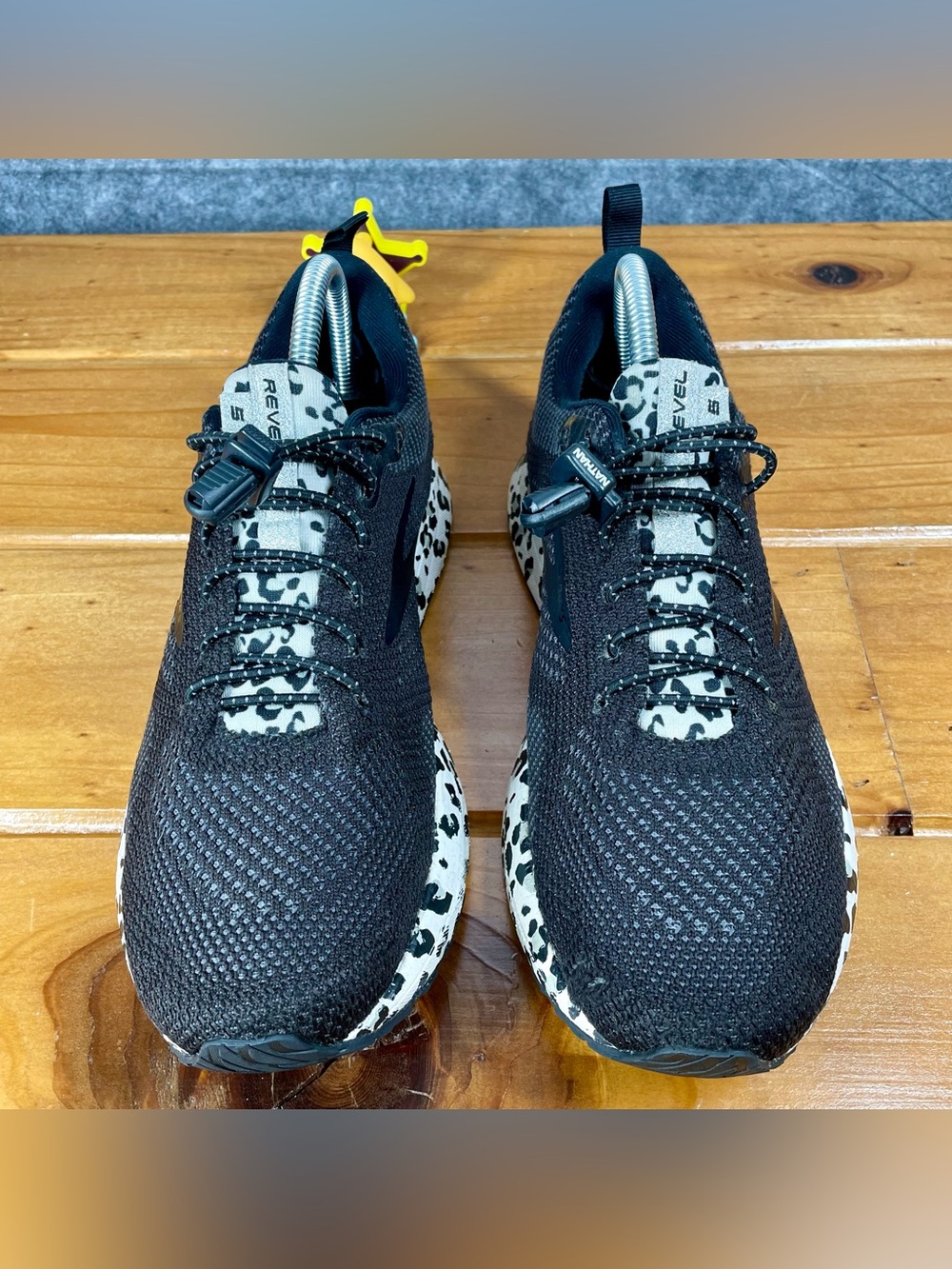 Brooks Revel 5 Womens 9.5 B Black White Leopard Oreo Running Shoes 1203611B095 - Picture 5 of 16